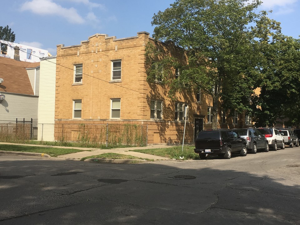 1901 N Keystone Ave in Chicago, IL - Foto de edificio