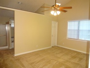 875 Oaklen View Dr in Sugar Hill, GA - Foto de edificio - Building Photo