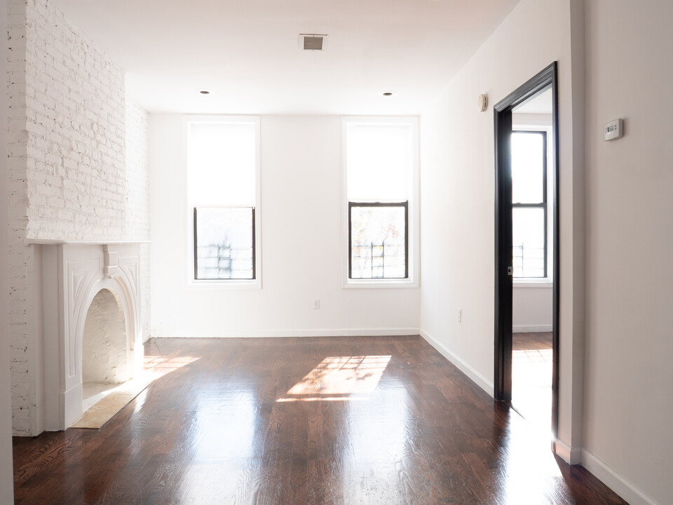 629 Halsey St, Unit 2 in Brooklyn, NY - Building Photo