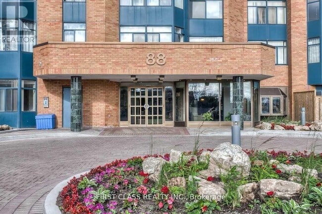 88 Alton Towers Cir in Toronto, ON - Building Photo - Building Photo