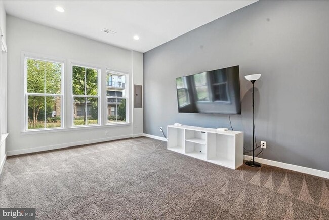 23088 Lavallette Square in Brambleton, VA - Building Photo - Building Photo