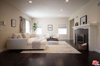 907 Westchester Pl in Los Angeles, CA - Building Photo - Building Photo