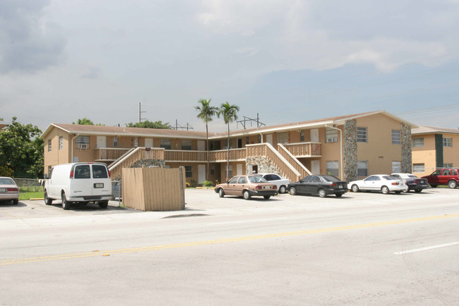 1490 W 29th St in Hialeah, FL - Building Photo - Building Photo