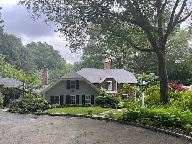 property at 719 Bay Rd