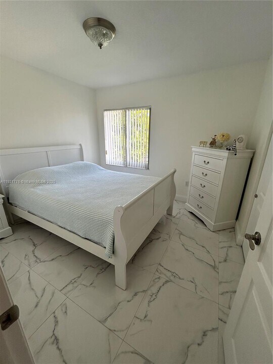 16620 SW 101st Terrace in Miami, FL - Foto de edificio