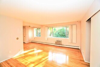 146 Woodhill Dr in Rochester, NY - Building Photo - Building Photo