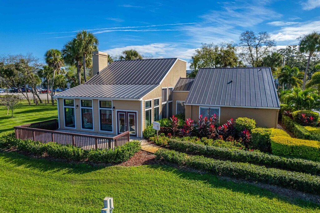 The Park at Lake Como Apartments in Tampa, FL