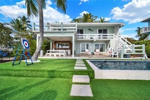 69 Shoreland Dr in Key Largo, FL - Building Photo