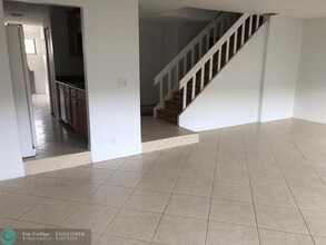834 NW 82nd Ave in Plantation, FL - Foto de edificio - Building Photo
