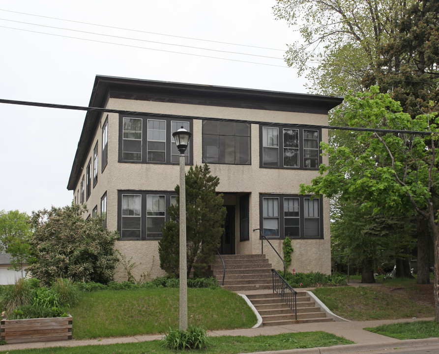 517 8th St SE in Minneapolis, MN - Building Photo