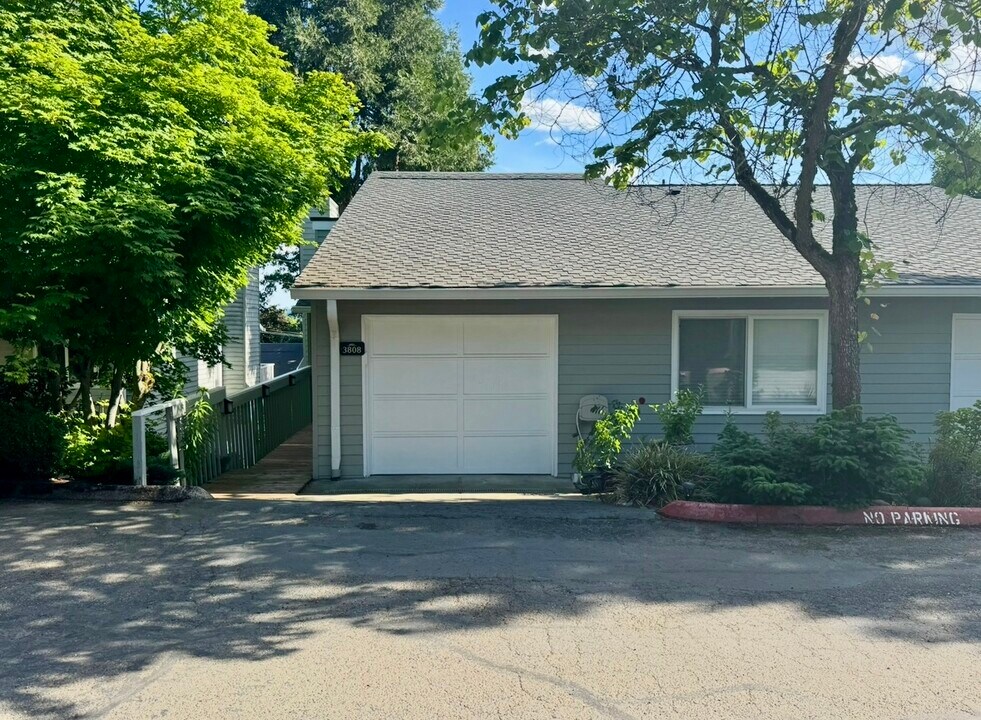 3808 Botticelli St, Unit 3808 Botticelli St in Lake Oswego, OR - Building Photo