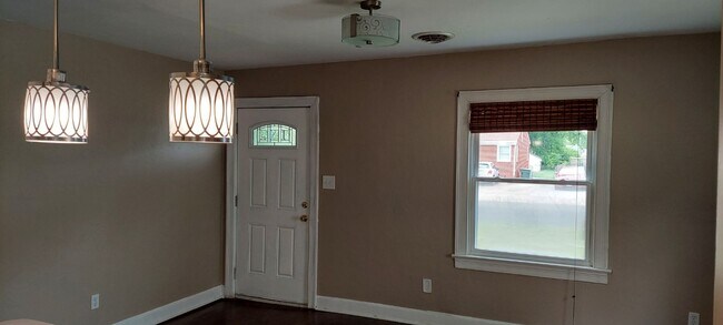 711 Burgess Ave in Hampton, VA - Building Photo - Building Photo