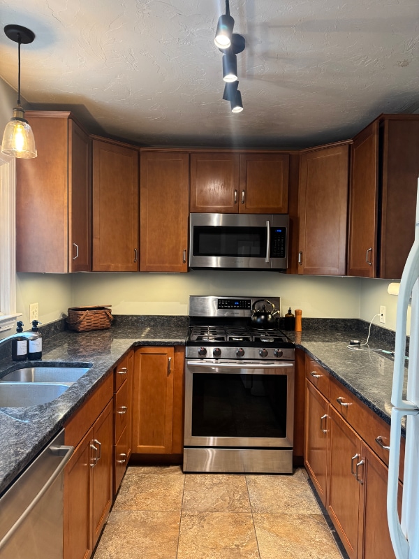 62 Freetown Rd in Raymond, NH - Foto de edificio - Building Photo