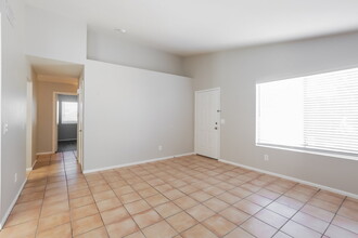 10727 W Calle del Sol in Phoenix, AZ - Building Photo - Building Photo