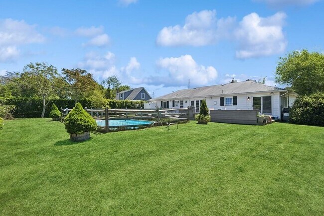59 Wiltshire St in Southampton, NY - Building Photo - Building Photo