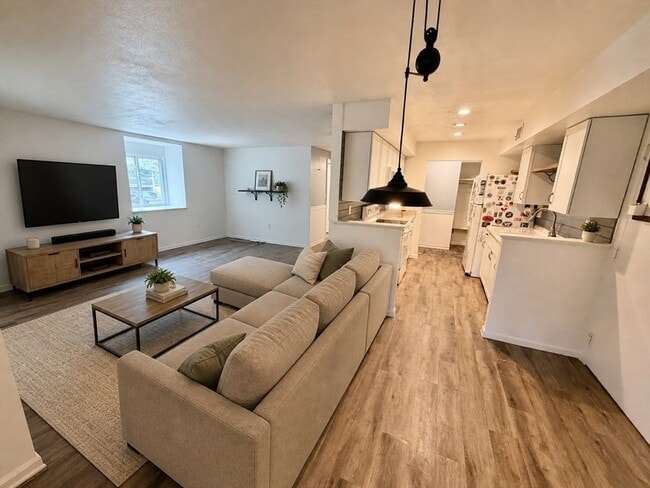 13 Beal's Cove Rd in Hingham, MA - Building Photo - Building Photo