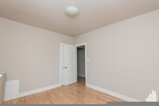 5662 N Ridge Ave, Unit 62-3A in Chicago, IL - Building Photo - Building Photo