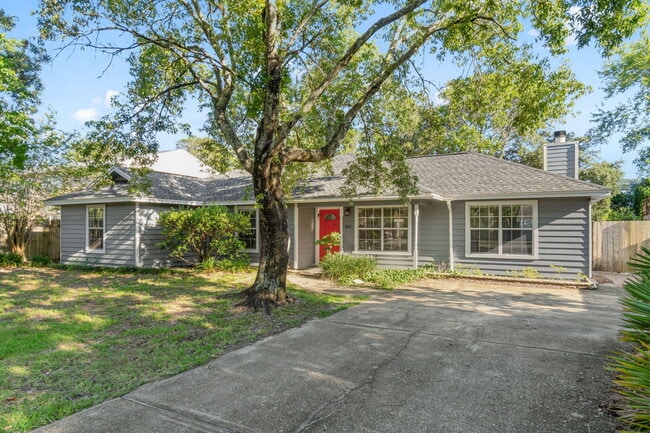 202 Stephen Ave in Mary Esther, FL - Building Photo - Building Photo