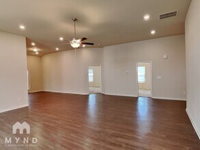 803 Golden Bell Wy in Villa Rica, GA - Building Photo - Building Photo