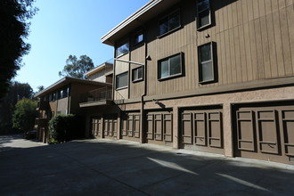 7610-7620 Mountain Blvd in Oakland, CA - Building Photo - Building Photo