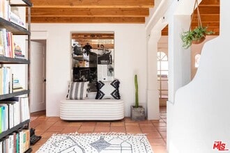 3539 Canon Dr in Calabasas, CA - Building Photo - Building Photo