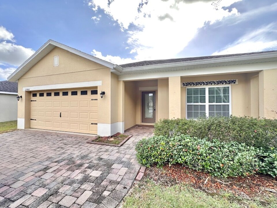 23800 Companero Dr in Sorrento, FL - Building Photo