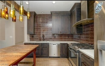 135 Pebble Ridge Rd in Henderson, NV - Building Photo - Building Photo