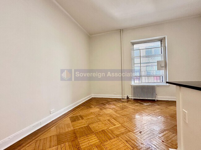 328 W 83rd St in New York, NY - Building Photo - Building Photo