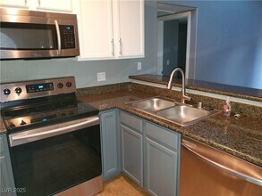 9325 W Desert Inn Rd, Unit 229 in Las Vegas, NV - Building Photo - Building Photo