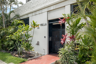 McCully Villa in Honolulu, HI - Building Photo - Building Photo