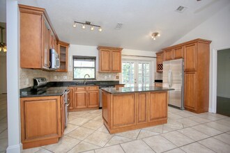 2453 Sweetaire Ct in Apopka, FL - Foto de edificio - Building Photo