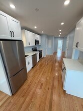 57 Oak Island St in Revere, MA - Foto de edificio - Building Photo