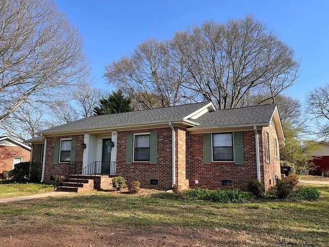 102 Woodcliff Ct in Simpsonville, SC - Building Photo - Building Photo