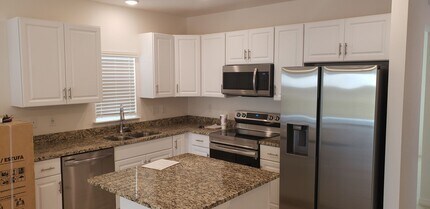 1220 Salisbury Dr in Winter Haven, FL - Building Photo - Building Photo