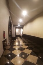 111 W Maple St in Chicago, IL - Building Photo - Building Photo