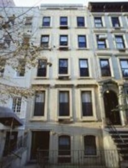 162 E 61st St in New York, NY - Building Photo