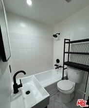 1534 Mariposa Ave in Los Angeles, CA - Foto de edificio - Building Photo