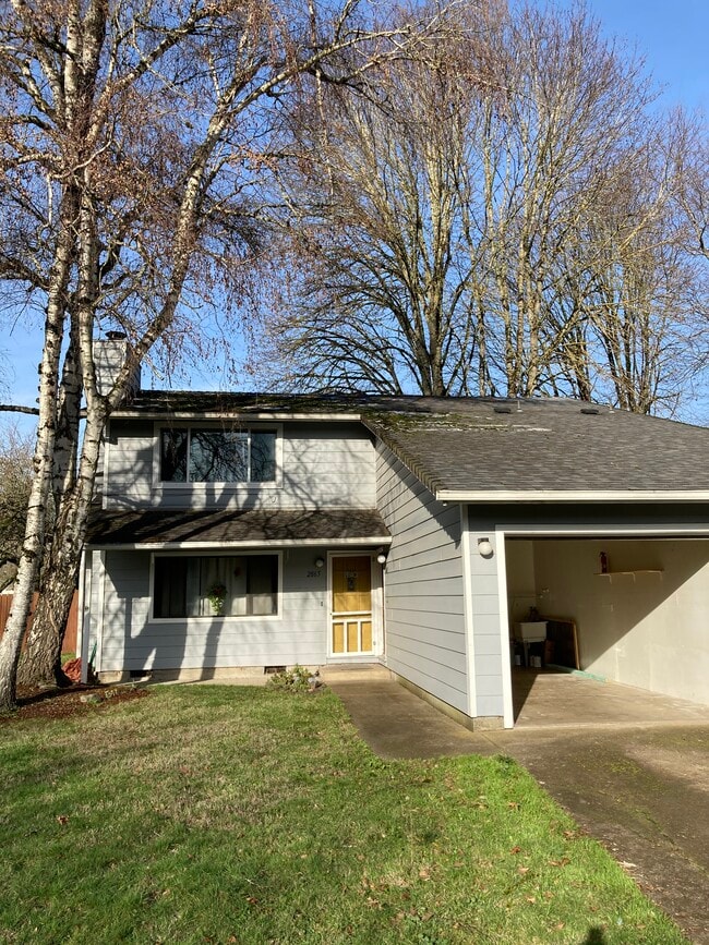 property at 2863 Applewood Ln