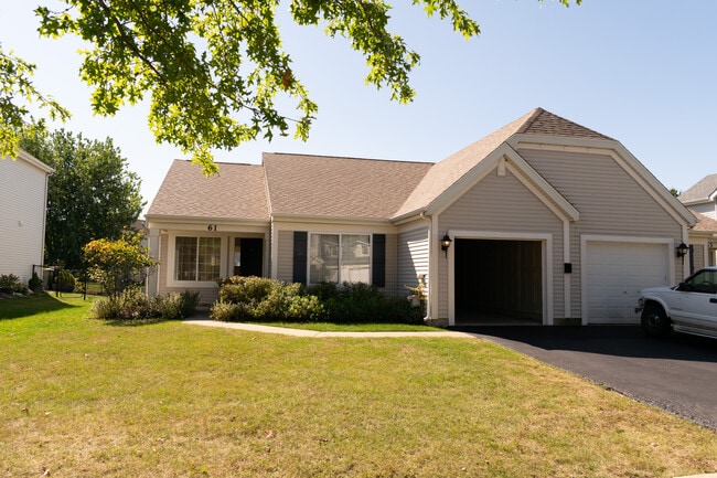 61 W Providence Ln in Round Lake, IL - Foto de edificio - Building Photo