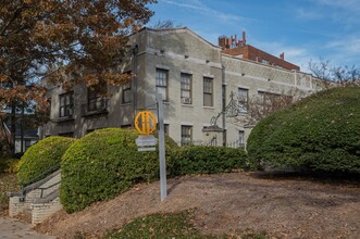 Carlisle Terrace in Birmingham, AL - Building Photo - Interior Photo