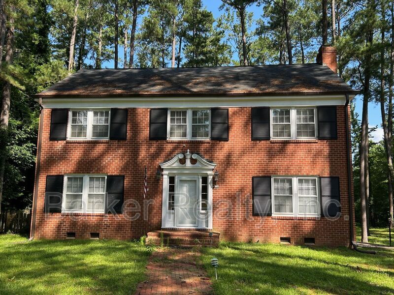 636 Palmer Dr in Sanford, NC - Foto de edificio