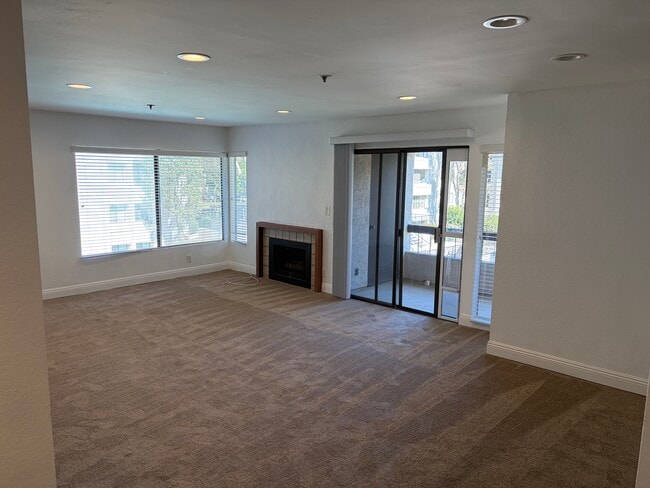 5705 Friars Rd, Unit 49 in San Diego, CA - Building Photo - Building Photo