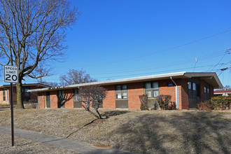 Alton Acres in Alton, IL - Foto de edificio - Building Photo