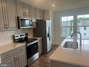 211 Clifton Mnr in Falling Waters, WV - Building Photo - Building Photo