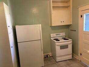 1035 22nd St NE in Salem, OR - Foto de edificio - Building Photo