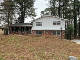 3695 Morning Creek Dr in College Park, GA - Building Photo