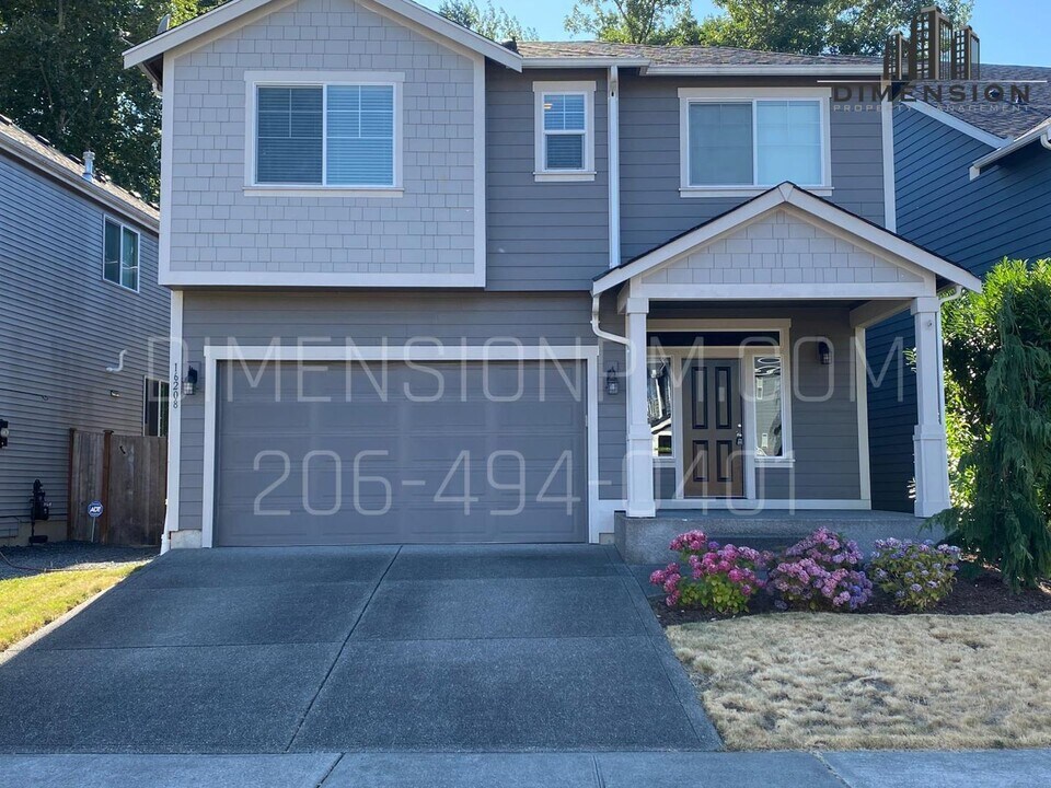 16208 80th Ave E in Puyallup, WA - Building Photo