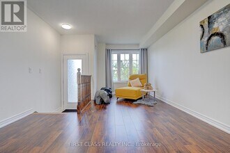 5303 Major Mackenzie Dr E in Markham, ON - Building Photo - Building Photo
