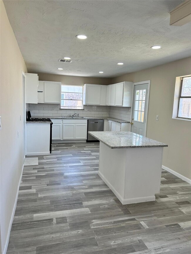 3822 Ebbtide Dr in Houston, TX - Building Photo - Building Photo