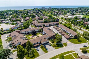 18 Crabtree Ln in Ajax, ON - Building Photo